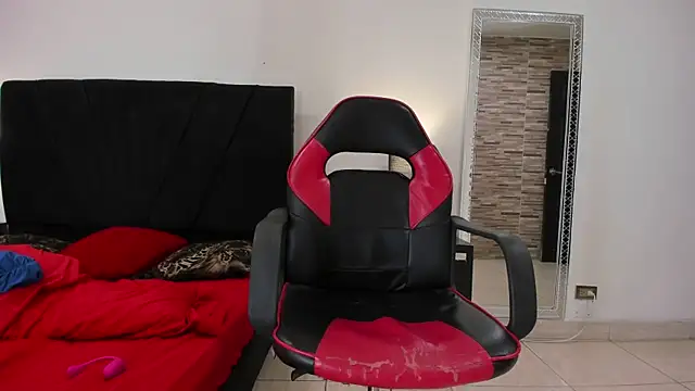 MarilynDavies online show from December 12, 5:31 am