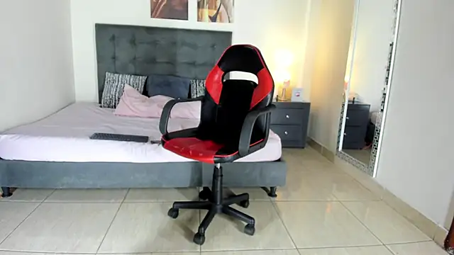 MarilynDavies online show from February 10, 2:30 am