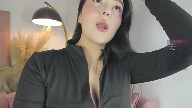 im alejandra  online show from April 11, 4:28 am