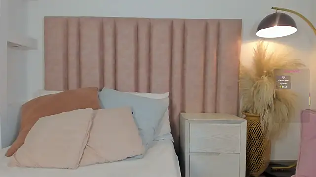 im alejandra  online show from July 1, 4:36 am