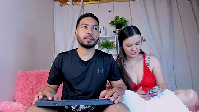Idara and Edahi01 online show from January 29, 3:04 pm