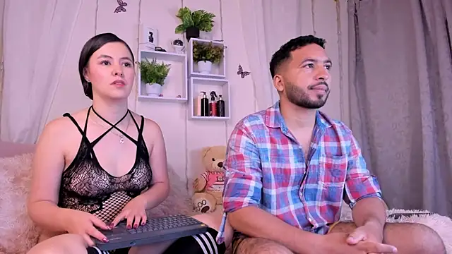 Idara and Edahi01 online show from February 13, 5:01 pm