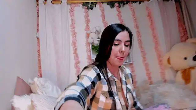 Snapshot of Idara_and_Edahi01 chatting on November 9, 6:23 am Idara and Edahi01 online show from November 9, 6:23 am