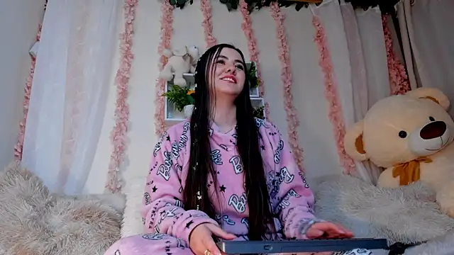 Snapshot of Idara_and_Edahi01 chatting on November 14, 5:17 am Idara and Edahi01 online show from November 14, 5:17 am