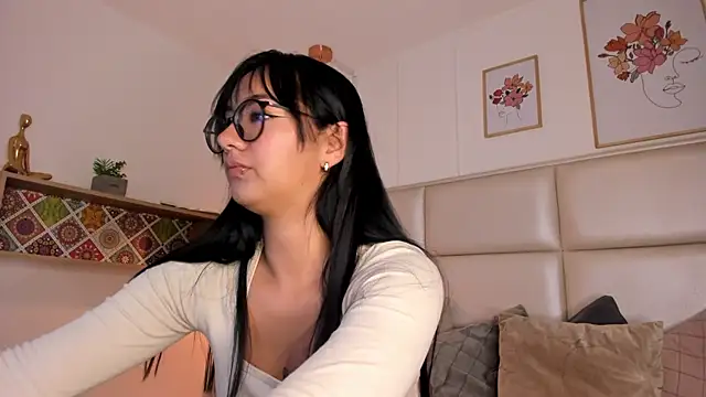 Snapshot of Aily_Yozuko chatting on February 10, 3:35 am Aily Yozuko online show from February 10, 3:35 am