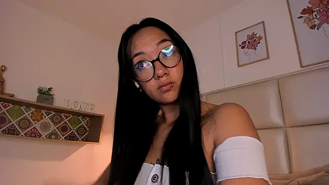 Snapshot of Aily_Yozuko chatting on February 12, 7:34 am Aily Yozuko online show from February 12, 7:34 am