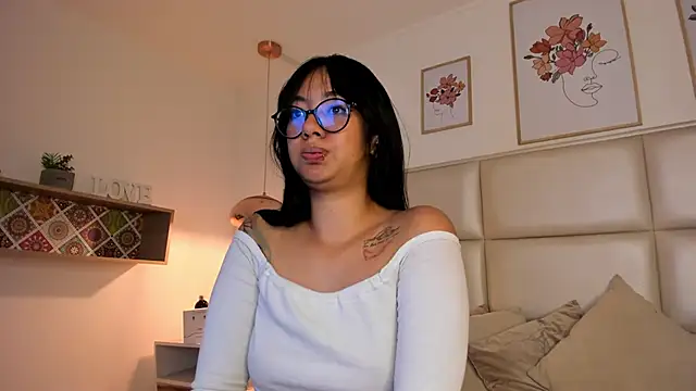 Snapshot of Aily_Yozuko chatting on February 13, 7:56 am Aily Yozuko online show from February 13, 7:56 am