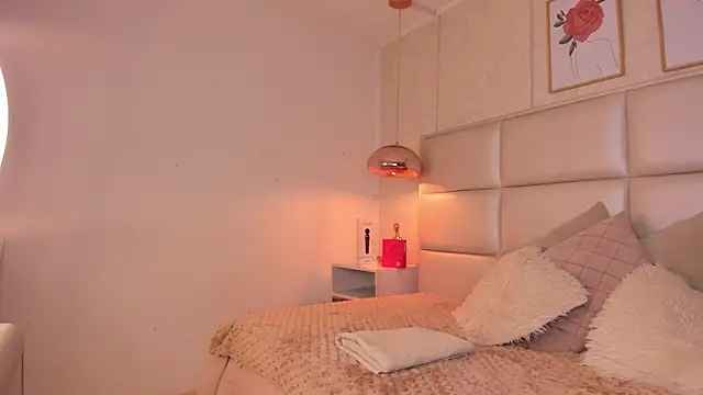 Snapshot of Aily_Yozuko chatting on September 10, 2:44 am Aily Yozuko online show from September 10, 2:44 am