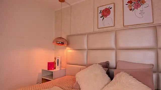 Snapshot of Aily_Yozuko chatting on September 24, 2:37 am Aily Yozuko online show from September 24, 2:37 am