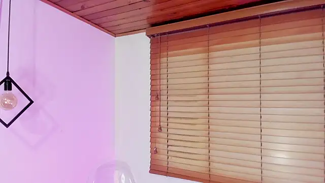 Snapshot of GENNESIS_LOVE chatting on December 23, 4:10 am GENNESIS LOVE online show from December 23, 4:10 am