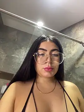Snapshot of Mia_222 chatting on May 1, 11:26 am Mia 222 online show from May 1, 11:26 am