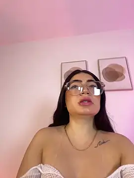 Snapshot of Mia_222 chatting on May 8, 11:04 am Mia 222 online show from May 8, 11:04 am