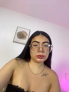 Snapshot of Mia_222 chatting on June 4, 10:32 am Mia 222 online show from June 4, 10:32 am