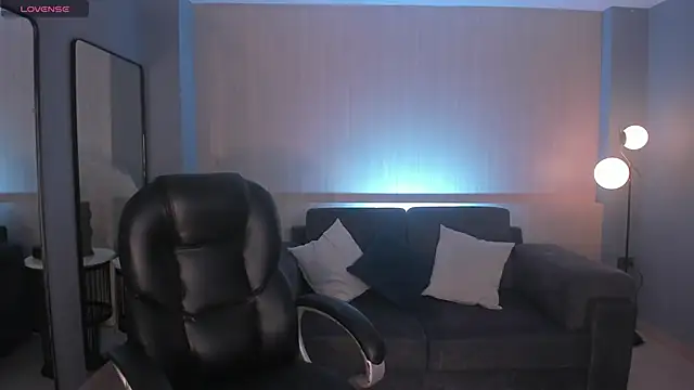 Snapshot of MarianneLane chatting on March 5, 8:05 pm MarianneLane online show from March 5, 8:05 pm