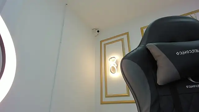 amor smith  online show from March 13, 3:00 am