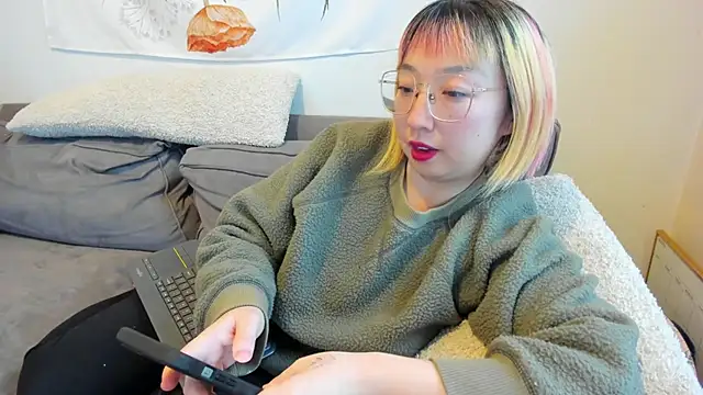 luxgray online show from February 8, 9:25 pm