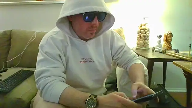 Snapshot of Rock_Pierce chatting on May 14, 11:11 pm Rock Pierce online show from May 14, 11:11 pm