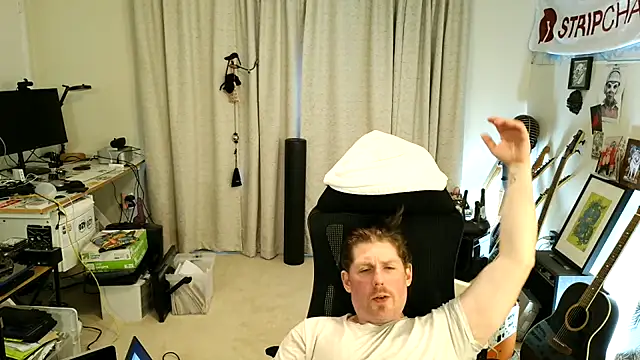 Snapshot of Rock_Pierce chatting on May 24, 5:29 pm Rock Pierce online show from May 24, 5:29 pm