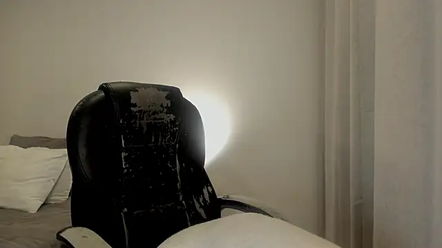 Snapshot of Im_coco chatting on November 15, 1:36 am Im coco online show from November 15, 1:36 am