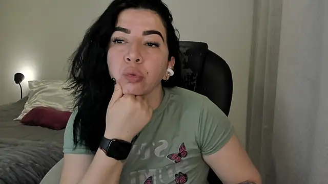 Snapshot of Im_coco chatting on December 4, 1:15 am Im coco online show from December 4, 1:15 am