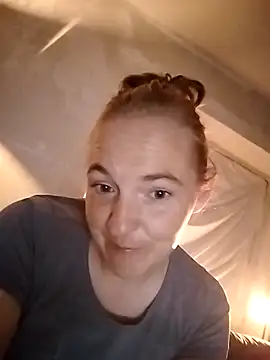 KikiTheHague online show from September 10, 8:20 pm