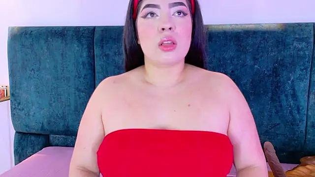 Snapshot of AgathaLynx chatting on February 19, 10:33 am AgathaLynx online show from February 19, 10:33 am