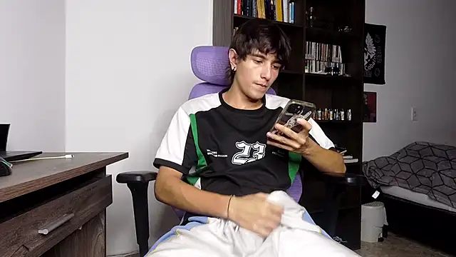 alex connorr online show from November 2, 10:56 pm