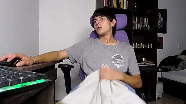 Snapshot of alex_connorr chatting on November 7, 3:39 am alex connorr online show from November 7, 3:39 am