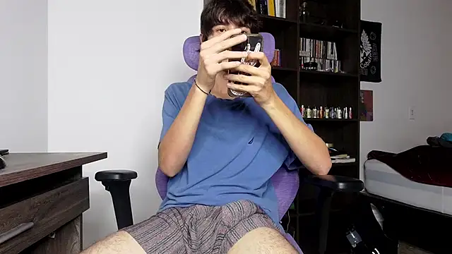 Snapshot of alex_connorr chatting on November 28, 10:12 pm alex connorr online show from November 28, 10:12 pm