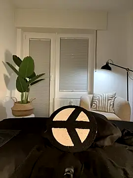 Lena Blom online show from December 17, 8:15 pm