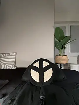 Lena Blom online show from March 8, 7:39 pm