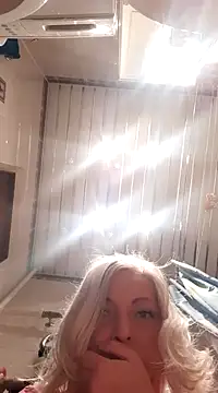 Snapshot of cutecatXXX chatting on December 5, 8:33 pm cutecatXXX online show from December 5, 8:33 pm