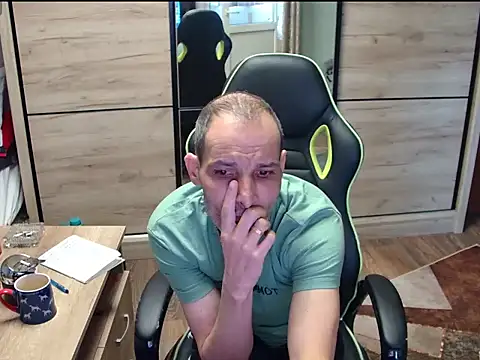 Snapshot of adyyo3 chatting on March 29, 10:15 am adyyo3 online show from March 29, 10:15 am