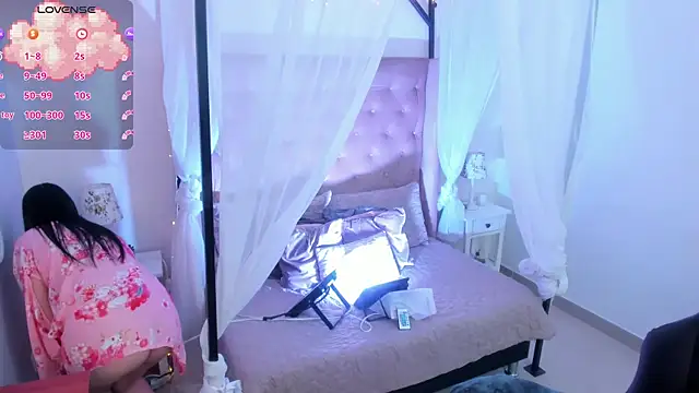 Hanna  Becker  online show from September 27, 3:22 am