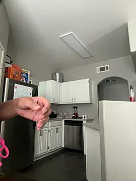 Snapshot of juicyyy323 chatting on January 10, 11:29 pm juicyyy323 online show from January 10, 11:29 pm