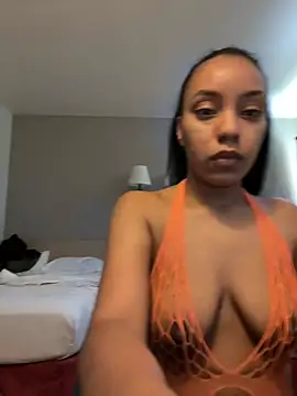 Snapshot of juicyyy323 chatting on January 18, 6:43 pm juicyyy323 online show from January 18, 6:43 pm