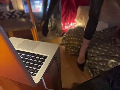 Snapshot of alexheels_boots chatting on April 2, 3:48 am alexheels boots online show from April 2, 3:48 am