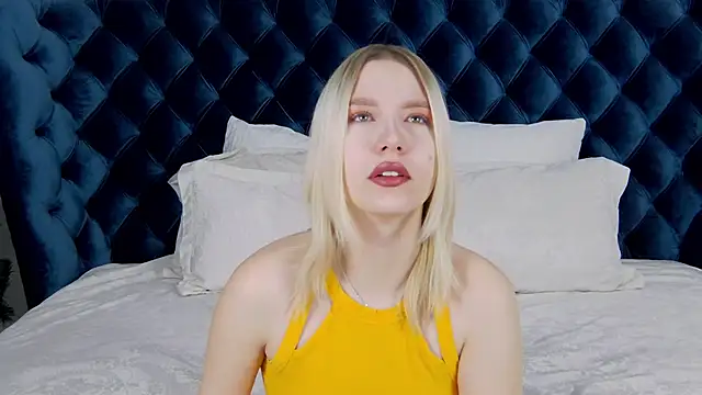 LiliLinn online show from December 28, 4:41 am