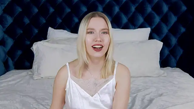 LiliLinn online show from December 28, 10:47 am