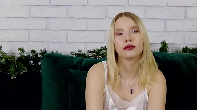 LiliLinn online show from January 15, 1:31 pm