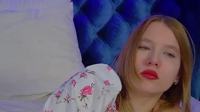 LiliLinn online show from November 18, 4:39 am