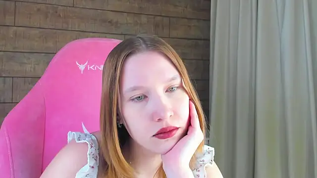 Snapshot of LiliLinn chatting on June 2, 4:36 am LiliLinn online show from June 2, 4:36 am