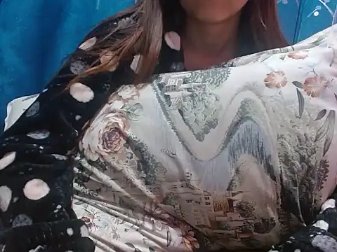 Snapshot of silky_milky chatting on February 3, 7:52 pm silky milky online show from February 3, 7:52 pm