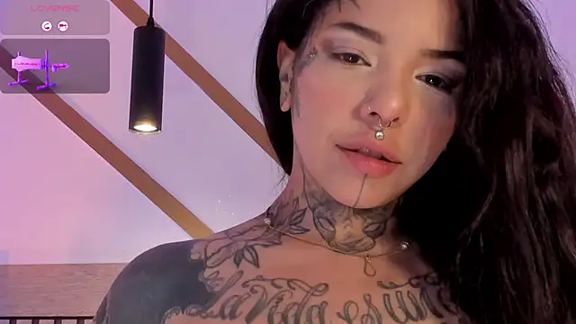 Snapshot of NinaInk chatting on March 27, 11:21 am NinaInk online show from March 27, 11:21 am