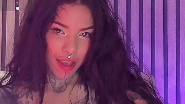 Snapshot of NinaInk chatting on April 4, 11:51 am NinaInk online show from April 4, 11:51 am