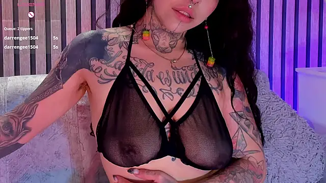Snapshot of NinaInk chatting on April 11, 11:25 am NinaInk online show from April 11, 11:25 am