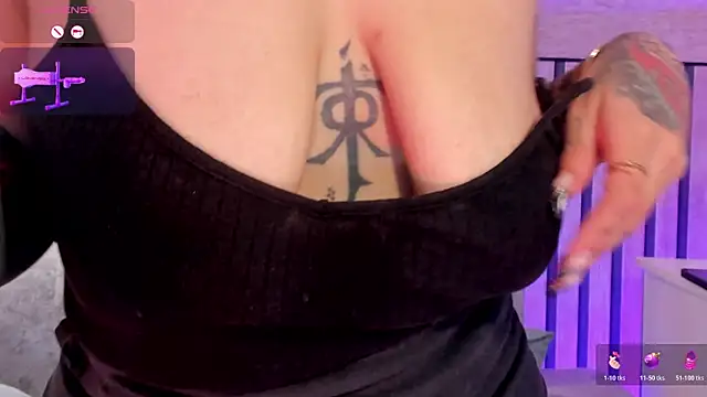 Snapshot of NinaInk chatting on April 19, 6:10 pm NinaInk online show from April 19, 6:10 pm
