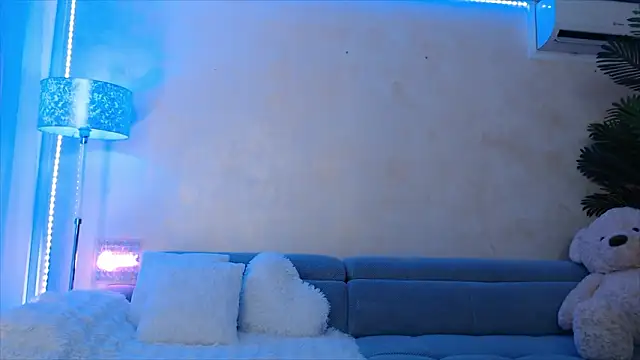 LaylaCruzRose online show from March 12, 6:19 am