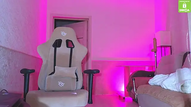 Katy perry  online show from December 4, 2:43 am