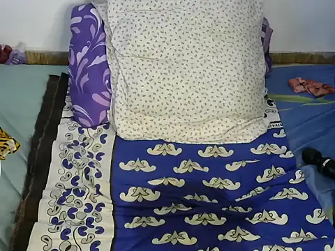 Snapshot of juicy_candy1999 chatting on February 28, 2:20 pm juicy candy1999 online show from February 28, 2:20 pm